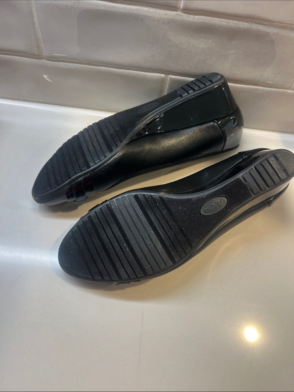 Anne Klein Women's Black Slip-On Wedge with Metallic Accent NWT 9.5 - Picture 5 of 10